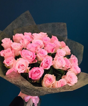 Букет из 31 ярко-розовой эквадорской розы